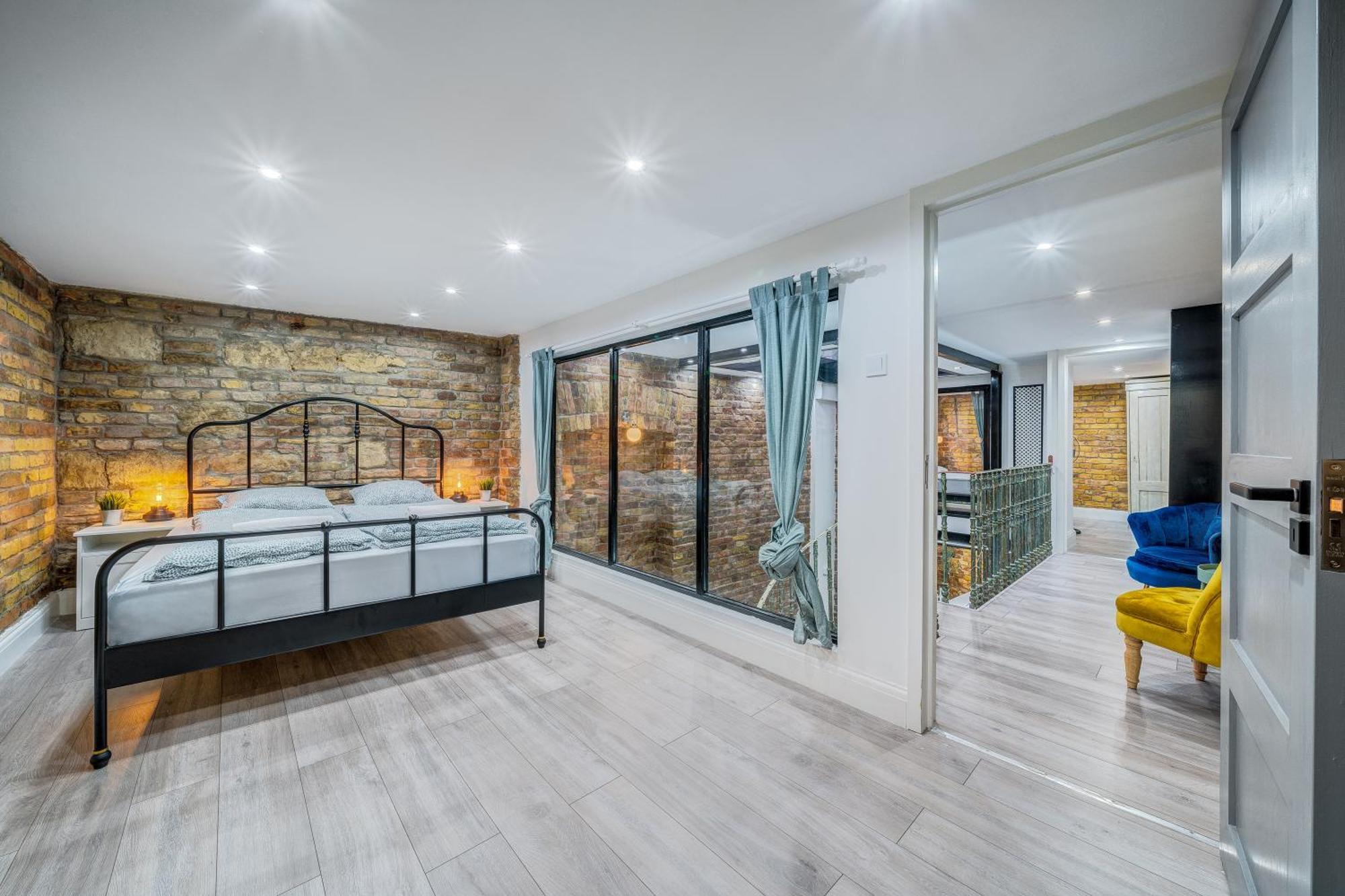 City Center Loft Haven: Modern Elegance บูดาเปสต์ ภายนอก รูปภาพ