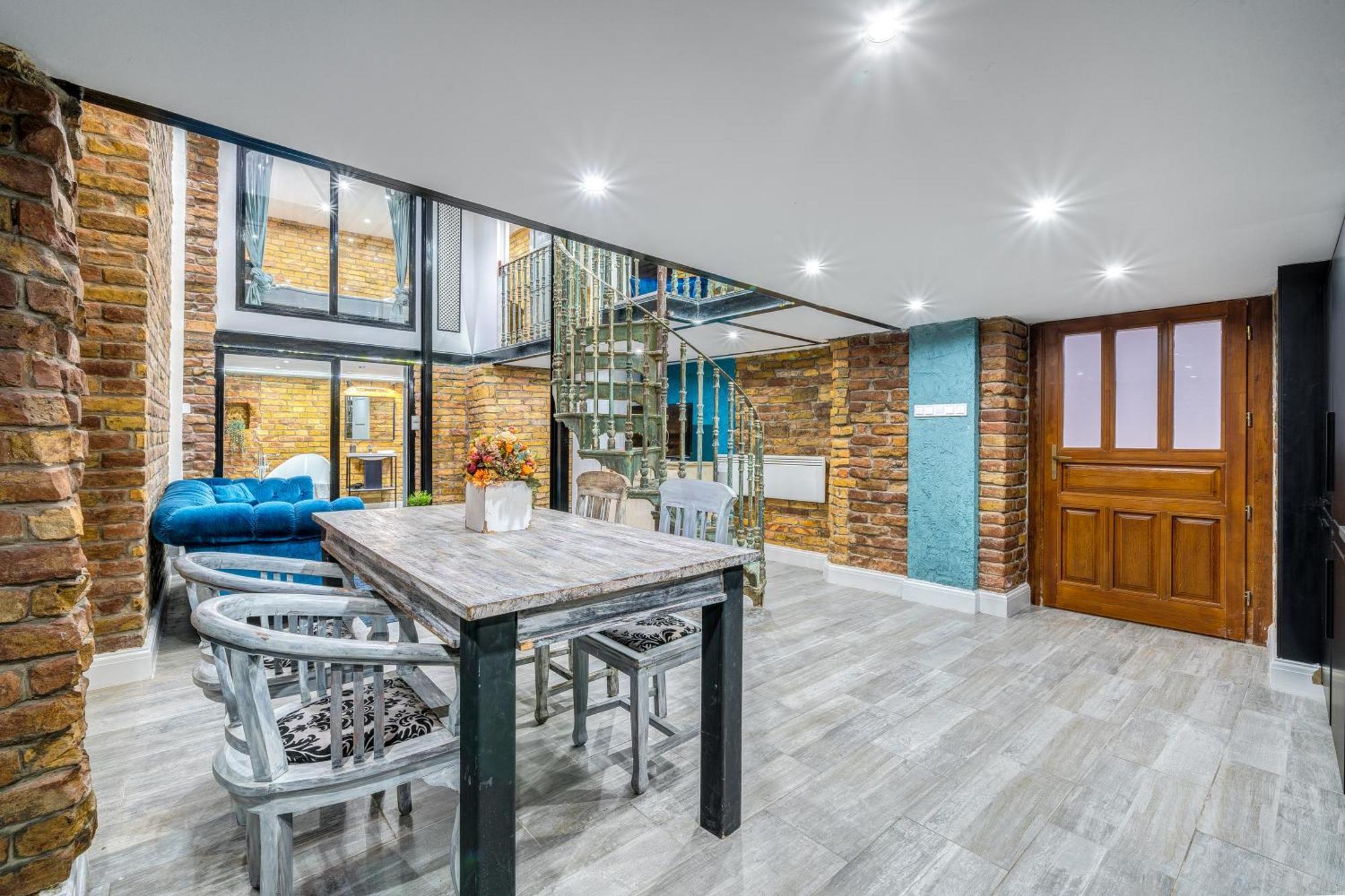 City Center Loft Haven: Modern Elegance บูดาเปสต์ ภายนอก รูปภาพ
