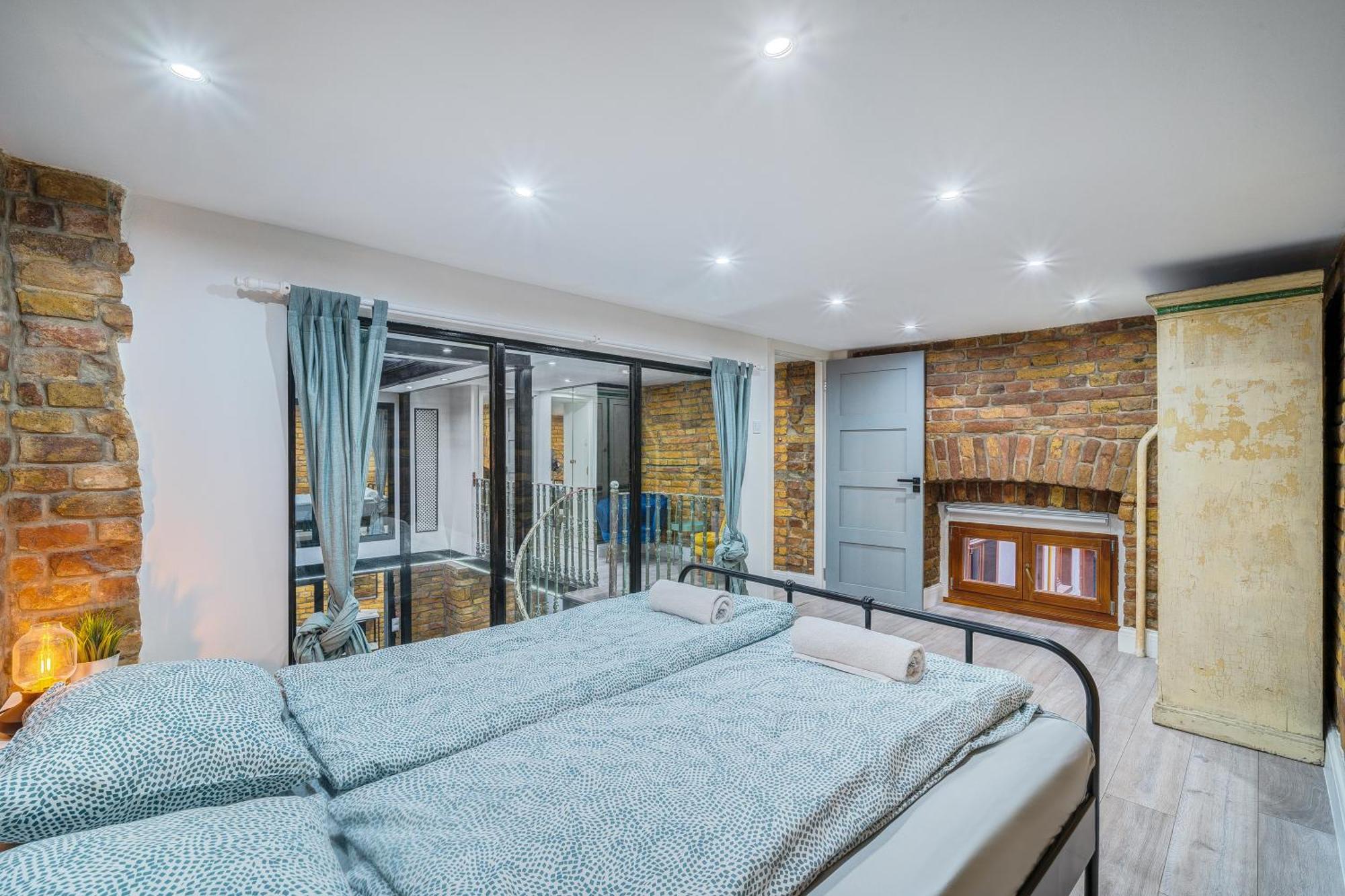 City Center Loft Haven: Modern Elegance บูดาเปสต์ ภายนอก รูปภาพ