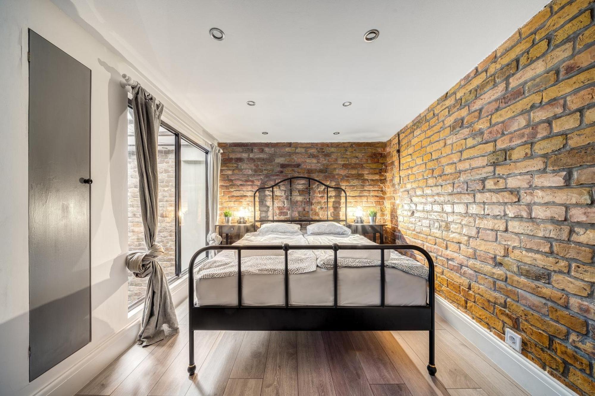 City Center Loft Haven: Modern Elegance บูดาเปสต์ ภายนอก รูปภาพ