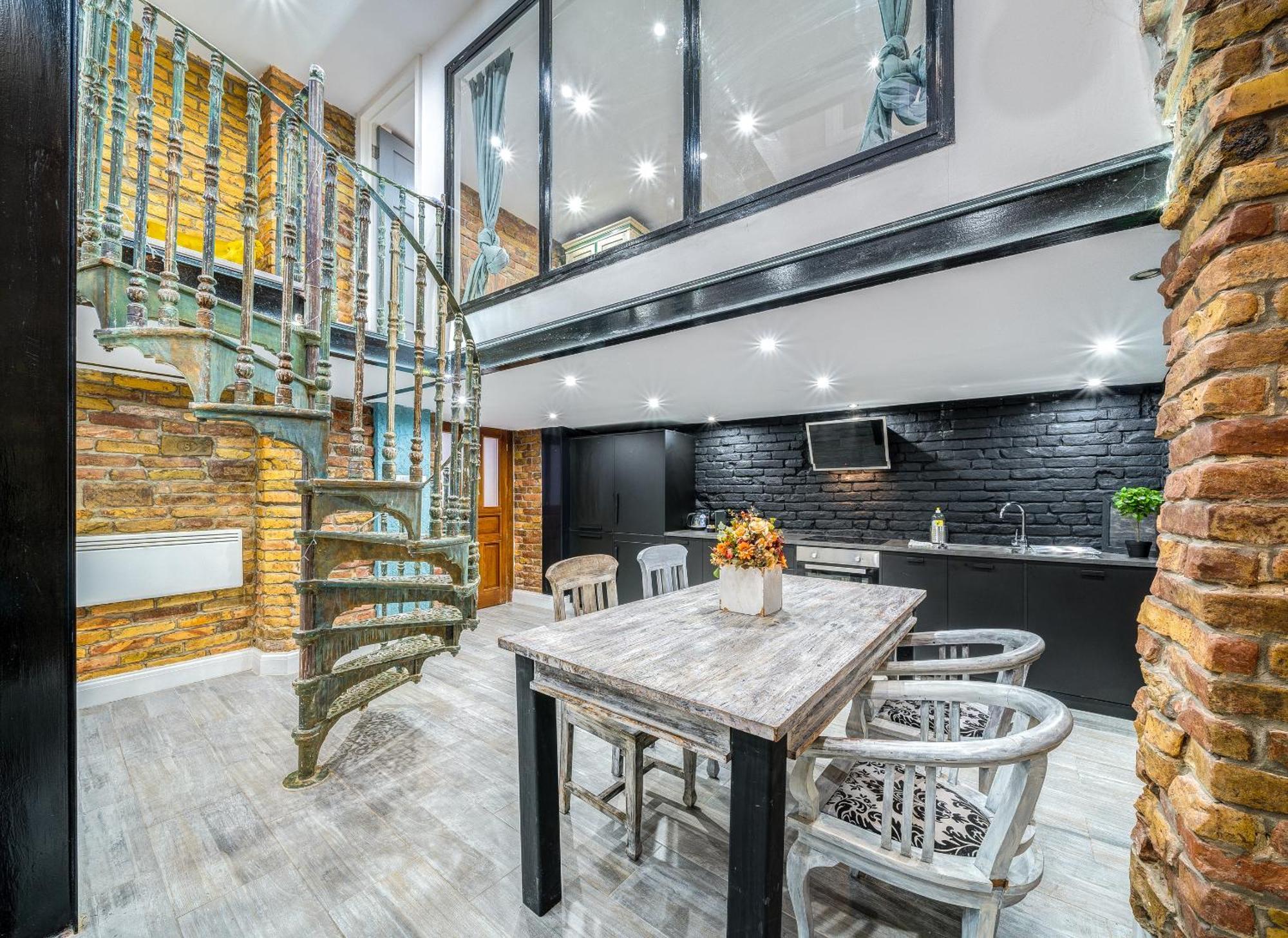 City Center Loft Haven: Modern Elegance บูดาเปสต์ ภายนอก รูปภาพ