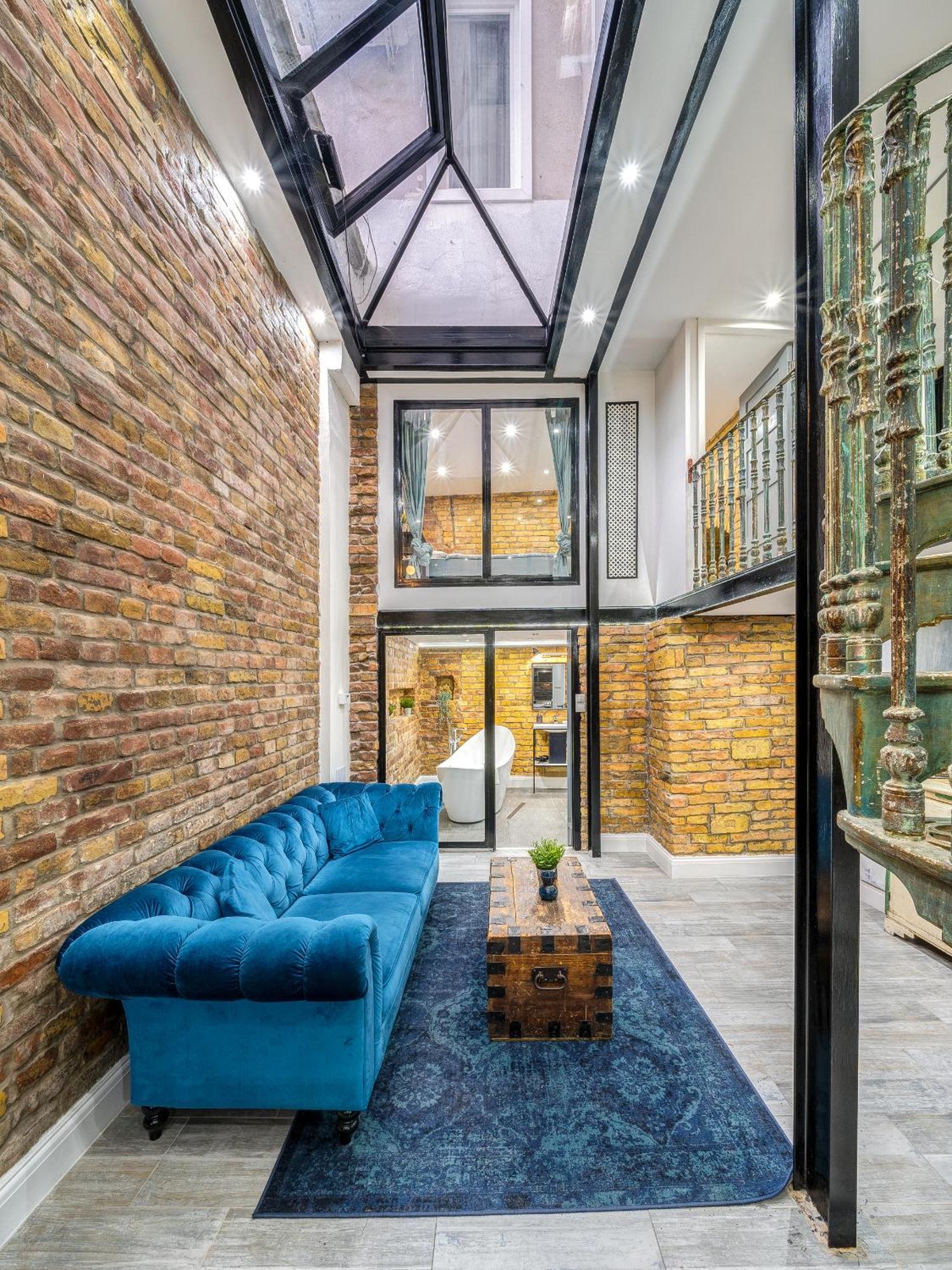 City Center Loft Haven: Modern Elegance บูดาเปสต์ ภายนอก รูปภาพ